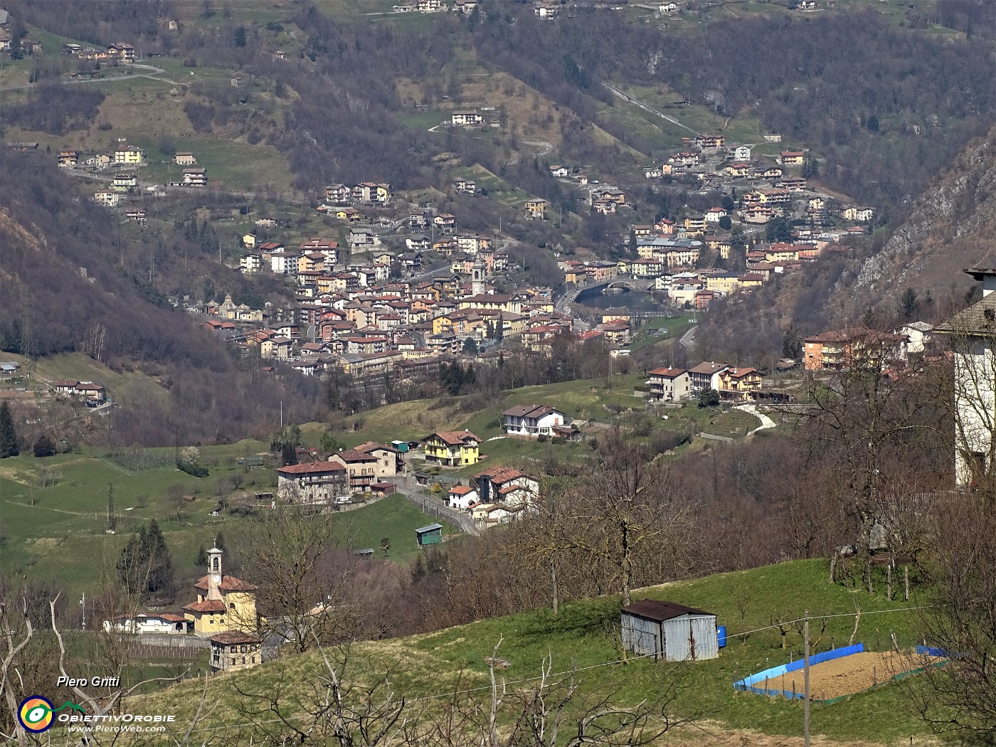 57 San Pellegrino Terme con Spino al Brembo in primo piano.JPG